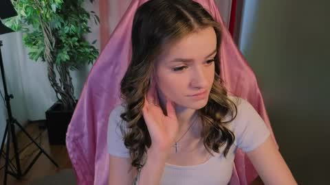 elizzza_ online show from April 7, 2026, 5:19 am