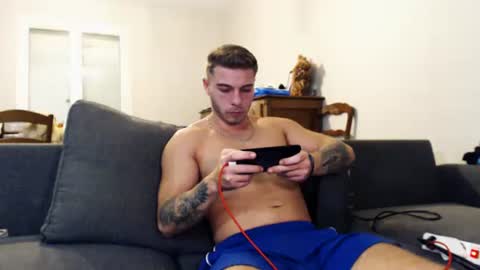 elkafit28 online show from November 5, 2025, 9:48 pm