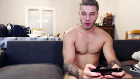 elkafit28 online show from April 15, 2026, 7:58 pm