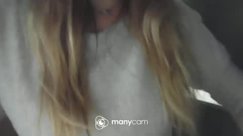 Snapshot of ella032015 chatting on January 31, 2025, 8:22 am ella online show from January 31, 2025, 8:22 am