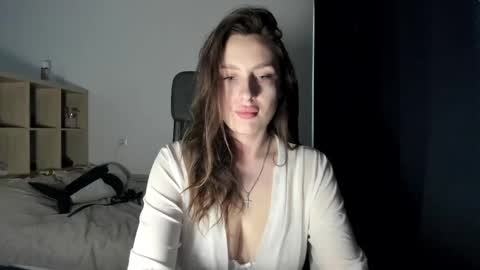 Snapshot of ella___bell chatting on February 24, 2025, 9:32 am ella___bell online show from February 24, 2025, 9:32 am