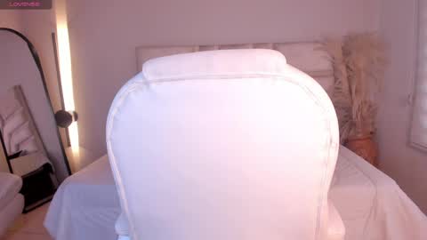 Snapshot of ella__olmos chatting on May 9, 2026, 2:33 pm Ella Olmos online show from May 9, 2026, 2:33 pm