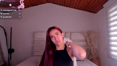 Snapshot of ella__olmos chatting on May 11, 2026, 4:04 pm Ella Olmos online show from May 11, 2026, 4:04 pm