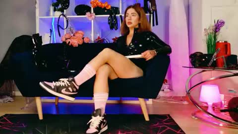 Snapshot of ella_kross chatting on July 16, 2026, 6:41 am ella_kross online show from July 16, 2026, 6:41 am
