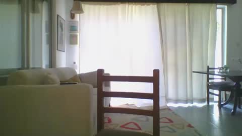 Ella online show from October 10, 2025, 6:23 am