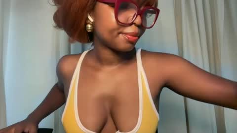 Snapshot of ella_laurel chatting on June 22, 2026, 7:16 am Ella online show from June 22, 2026, 7:16 am