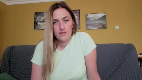 Ella  Max online show from September 16, 2025, 5:41 am