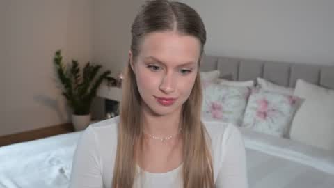 Snapshot of ella_twinkle chatting on July 28, 2026, 8:01 pm Ella online show from July 28, 2026, 8:01 pm