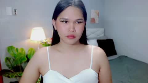 EllaFord online show from May 25, 2026, 6:41 am