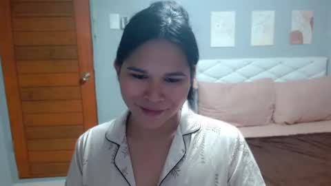 Snapshot of ellaford chatting on June 16, 2026, 1:36 pm EllaFord online show from June 16, 2026, 1:36 pm
