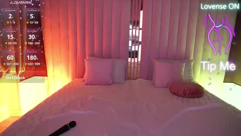 Ella online show from November 4, 2025, 11:15 pm