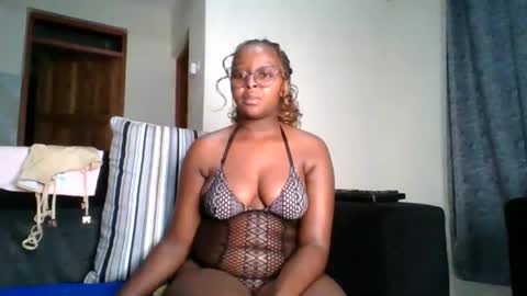Snapshot of ellah_simone chatting on May 29, 2026, 11:58 pm ellah-simone online show from May 29, 2026, 11:58 pm