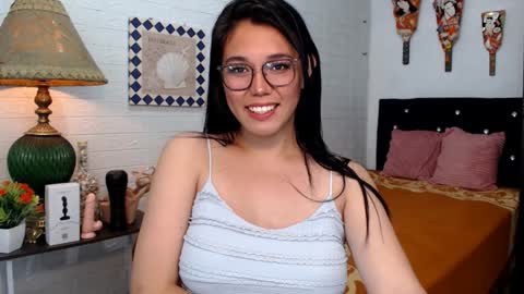 Snapshot of ellahollywood1818 chatting on December 3, 2024, 3:33 pm CINDERELLA online show from December 3, 2024, 3:33 pm