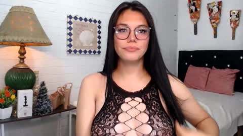 Snapshot of ellahollywood1818 chatting on February 11, 2025, 1:41 am CINDERELLA online show from February 11, 2025, 1:41 am