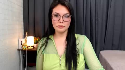 Snapshot of ellahollywood1818 chatting on February 26, 2025, 3:21 am CINDERELLA online show from February 26, 2025, 3:21 am