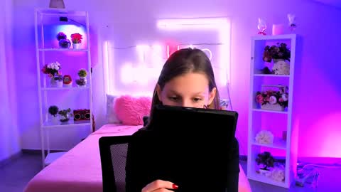 Snapshot of ellahorton chatting on January 29, 2025, 12:35 pm Ella online show from January 29, 2025, 12:35 pm