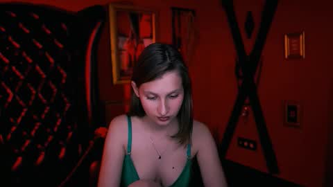 Snapshot of ellahorton chatting on October 5, 2025, 4:49 pm Ella online show from October 5, 2025, 4:49 pm