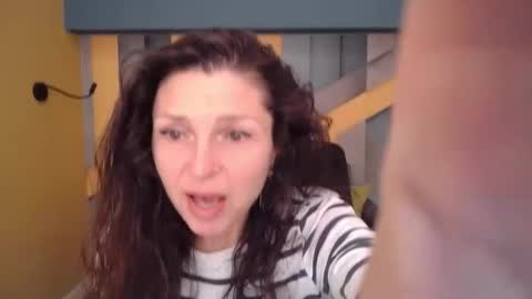 EllaLongs online show from April 15, 2026, 11:28 am