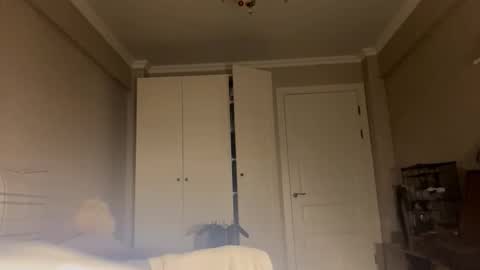 Ella online show from October 2, 2025, 6:37 pm