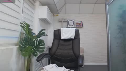            online show from February 4, 2025, 1:48 pm