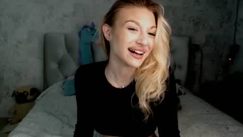 ellamilla online show from July 17, 2026, 1:07 pm