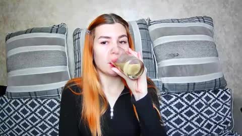 EllaNuar online show from September 15, 2025, 4:56 am