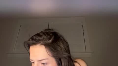 Elle67 online show from October 17, 2025, 5:54 am