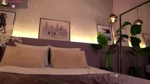 Elle Diane online show from September 10, 2025, 11:27 pm