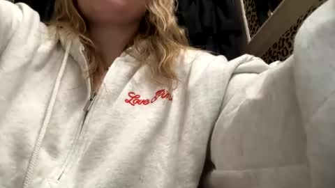 Snapshot of ellejess chatting on February 22, 2026, 6:02 am ellejess online show from February 22, 2026, 6:02 am