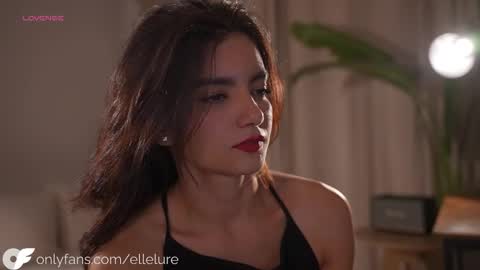 Linda Restrepo online show from February 3, 2026, 11:43 pm