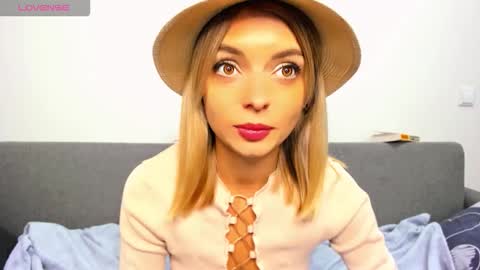 ellen_flow online show from October 27, 2025, 9:19 pm