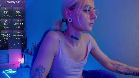 Snapshot of elli_26 chatting on August 3, 2026, 3:49 pm Ellie online show from August 3, 2026, 3:49 pm