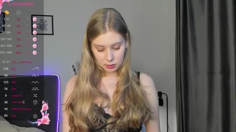 elliedi online show from October 14, 2025, 8:20 pm