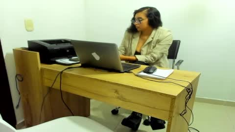Snapshot of elliee_wlisson chatting on May 26, 2026, 4:08 am elliee_wlisson online show from May 26, 2026, 4:08 am