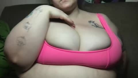 Snapshot of ellielouise11 chatting on February 22, 2025, 11:03 pm Ellie Louise online show from February 22, 2025, 11:03 pm