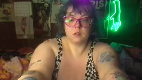 Snapshot of ellielouise11 chatting on March 7, 2025, 2:57 am Ellie Louise online show from March 7, 2025, 2:57 am