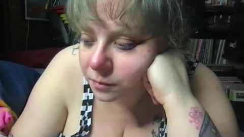 Snapshot of ellielouise11 chatting on November 5, 2025, 8:31 pm Ellie Louise online show from November 5, 2025, 8:31 pm