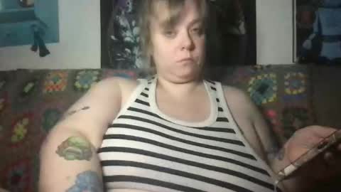 Snapshot of ellielouise11 chatting on December 1, 2025, 2:16 am Ellie Louise online show from December 1, 2025, 2:16 am