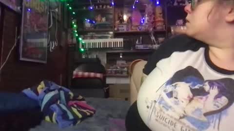 Snapshot of ellielouise11 chatting on December 15, 2025, 3:33 am Ellie Louise online show from December 15, 2025, 3:33 am