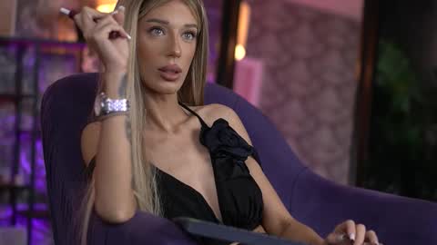 Ellie online show from September 19, 2025, 6:59 am