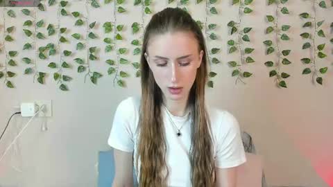 Snapshot of ellierough chatting on June 18, 2026, 4:24 am ellierough online show from June 18, 2026, 4:24 am