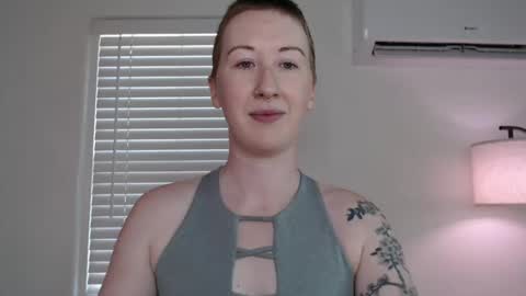 Snapshot of ellierowyn chatting on November 14, 2025, 9:35 pm Ellie Rowyn online show from November 14, 2025, 9:35 pm