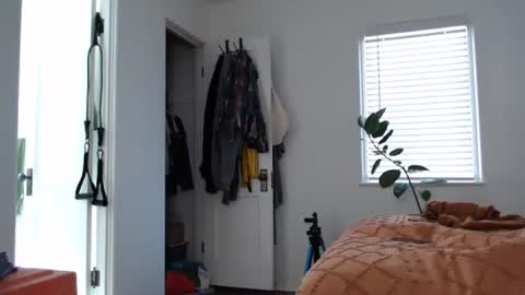 Snapshot of ellierowyn chatting on December 17, 2025, 6:58 pm Ellie Rowyn online show from December 17, 2025, 6:58 pm