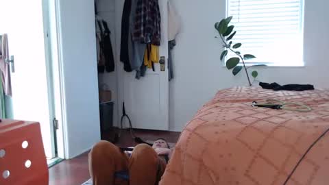 Snapshot of ellierowyn chatting on December 22, 2025, 8:39 pm Ellie Rowyn online show from December 22, 2025, 8:39 pm