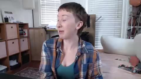 Snapshot of ellierowyn chatting on January 16, 2026, 7:51 pm Ellie Rowyn online show from January 16, 2026, 7:51 pm