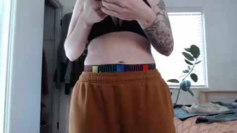 Snapshot of ellierowyn chatting on February 6, 2026, 8:01 pm Ellie Rowyn online show from February 6, 2026, 8:01 pm