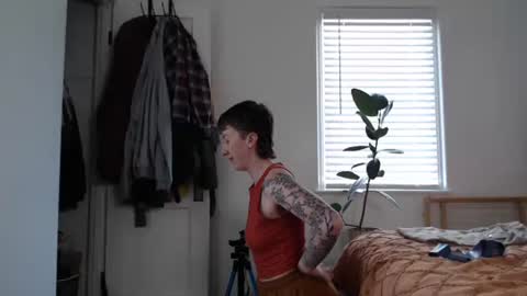 Snapshot of ellierowyn chatting on February 24, 2026, 8:18 pm Ellie Rowyn online show from February 24, 2026, 8:18 pm