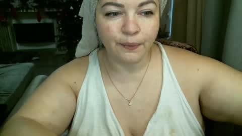 Snapshot of ellimol chatting on December 24, 2024, 10:11 am EliMoL online show from December 24, 2024, 10:11 am
