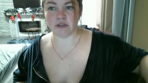 Snapshot of ellimol chatting on December 27, 2024, 11:39 am EliMoL online show from December 27, 2024, 11:39 am