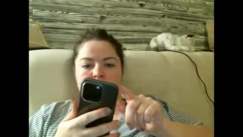 Snapshot of ellimol chatting on February 12, 2025, 11:41 pm EliMoL online show from February 12, 2025, 11:41 pm